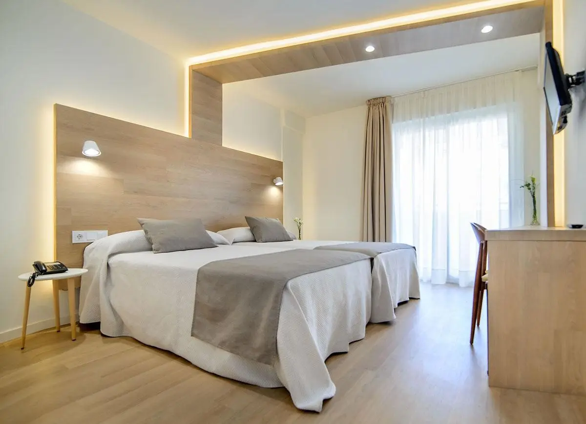 Carlos I Benidorm — CARLOS I BENIDORM