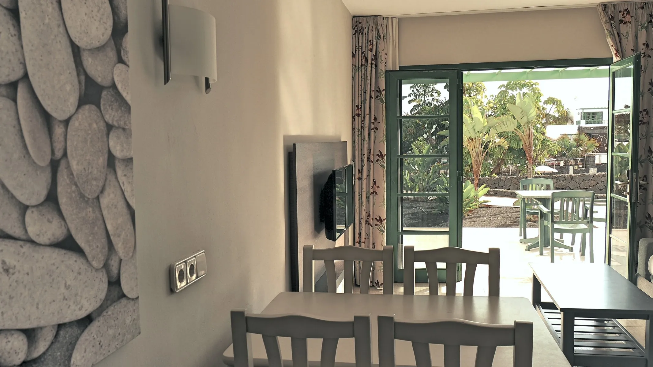 Cay Beach Sun — CAY BEACH SUN