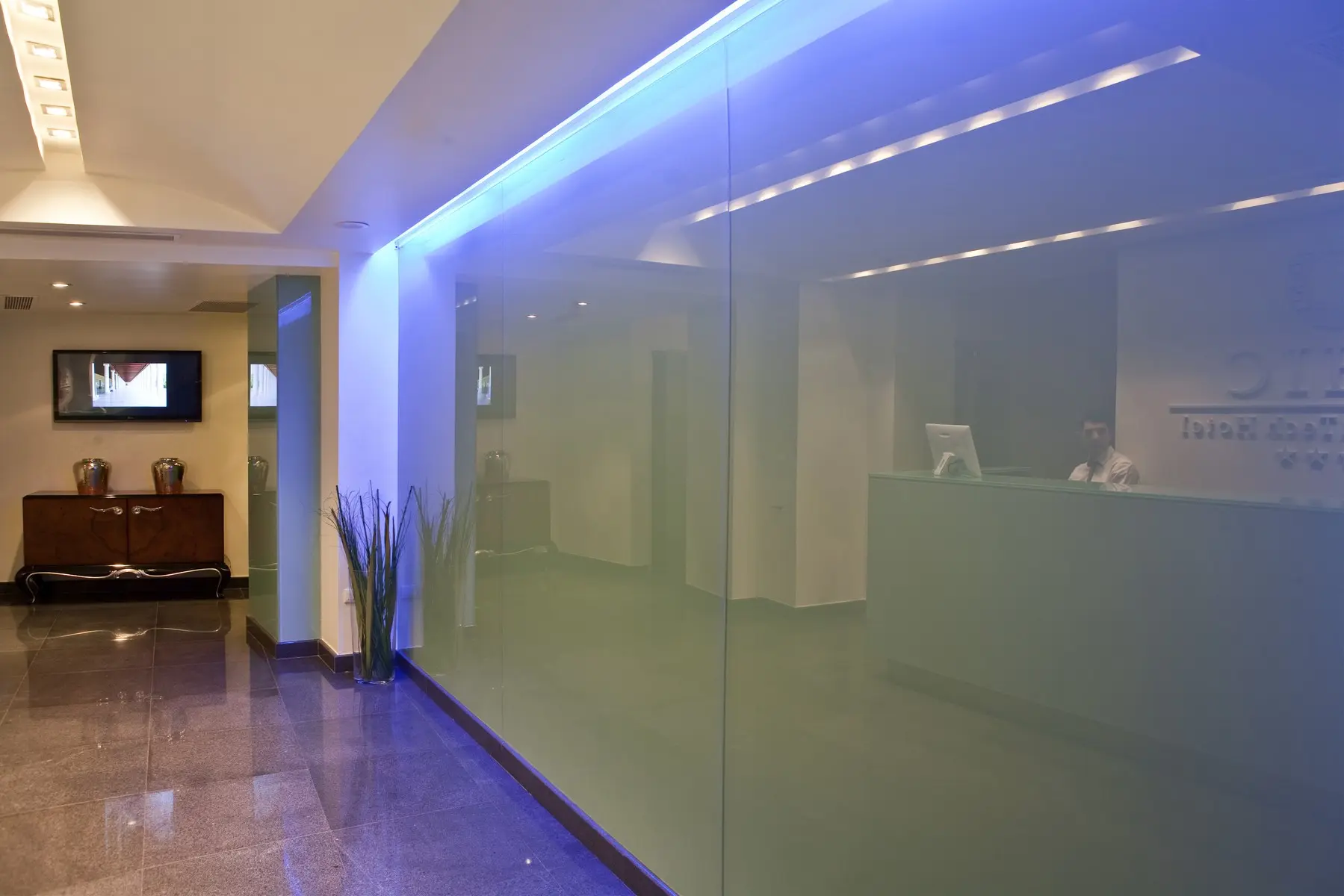 Chic Hotel — CHIC HOTEL