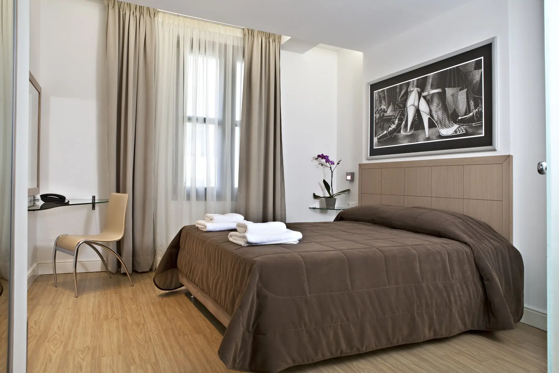 Chic Hotel — CHIC HOTEL