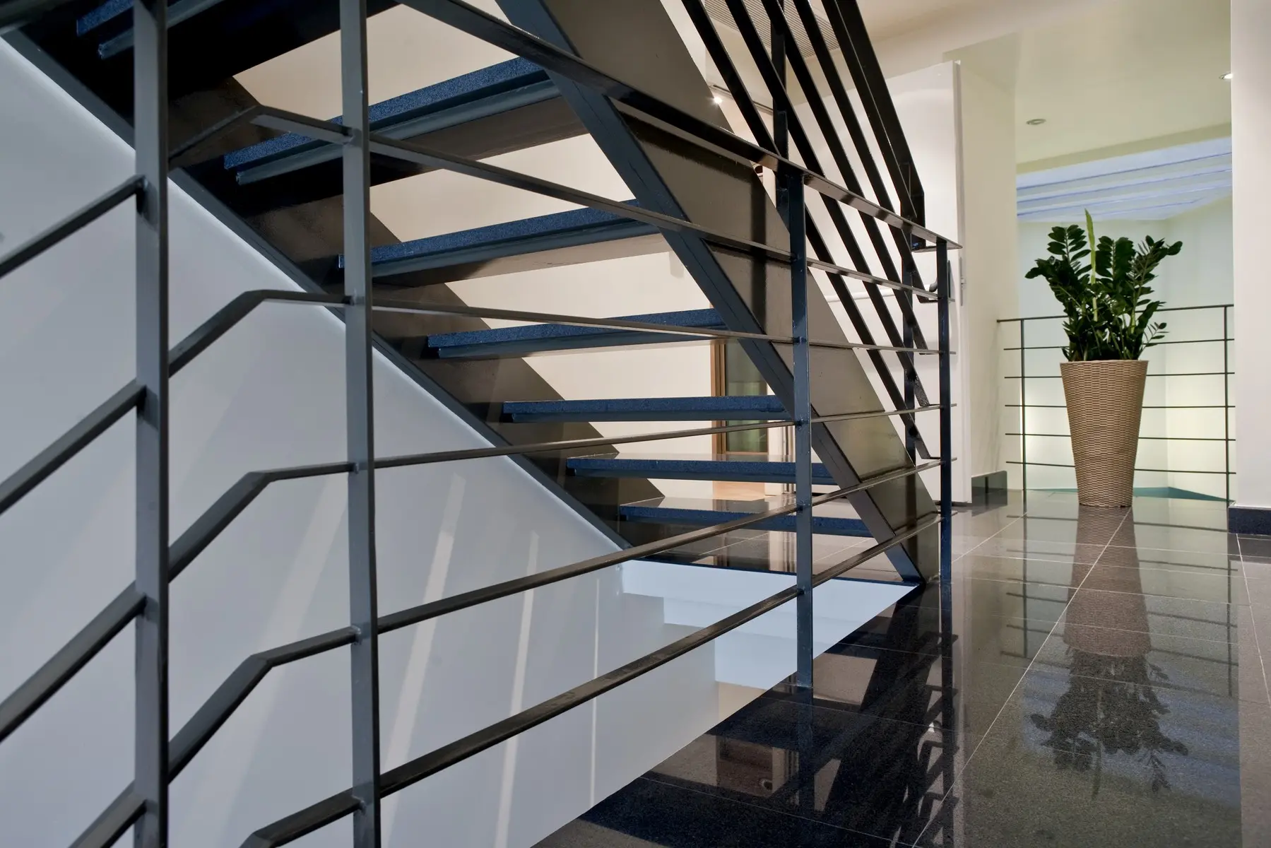 Chic Hotel — CHIC HOTEL