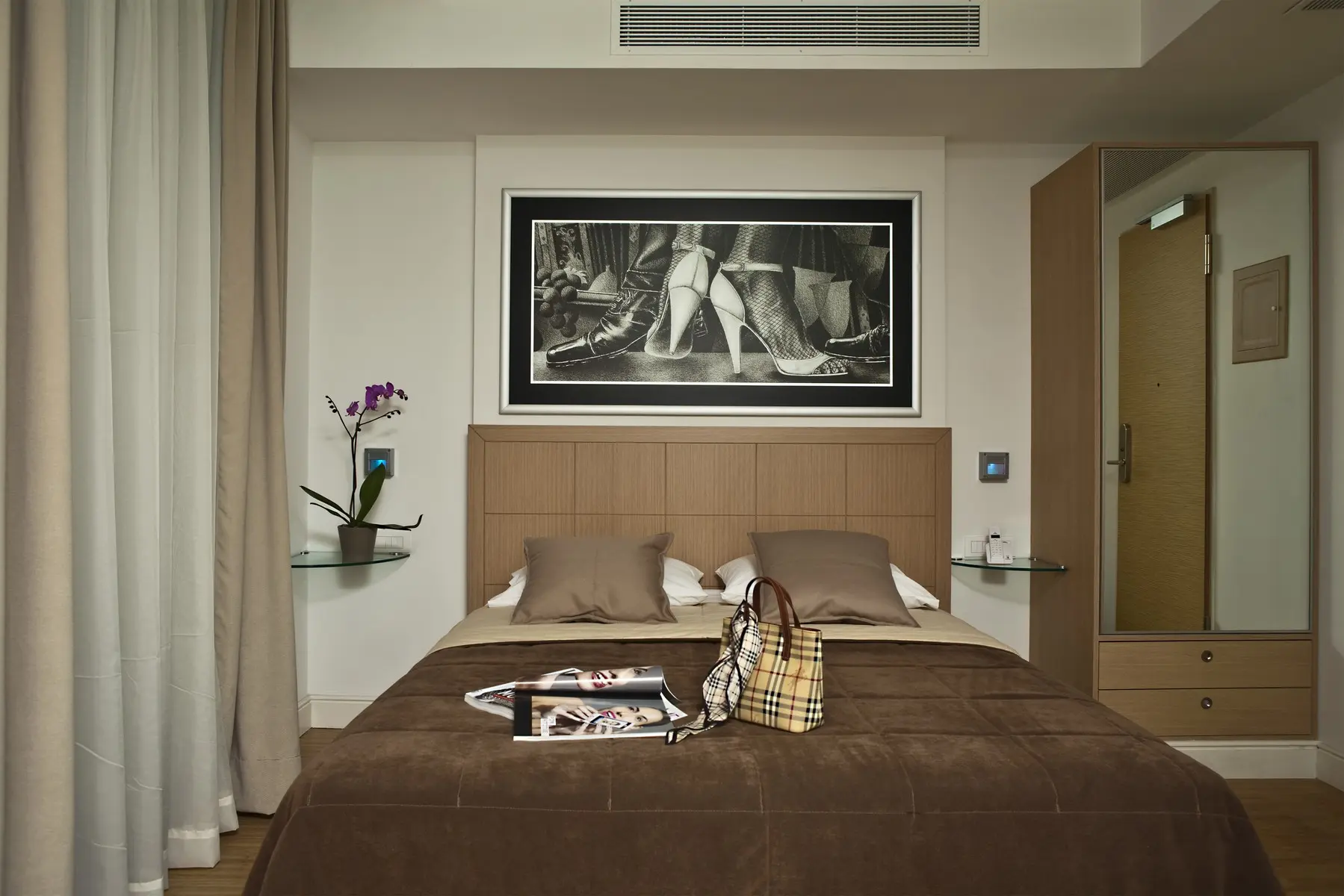 Chic Hotel — CHIC HOTEL