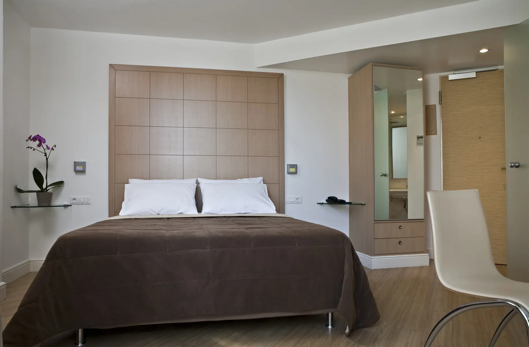 Chic Hotel — CHIC HOTEL