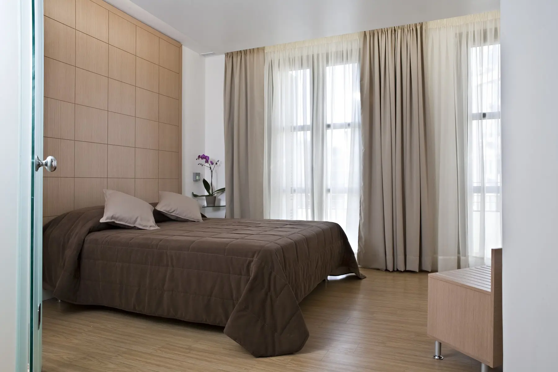 Chic Hotel — CHIC HOTEL