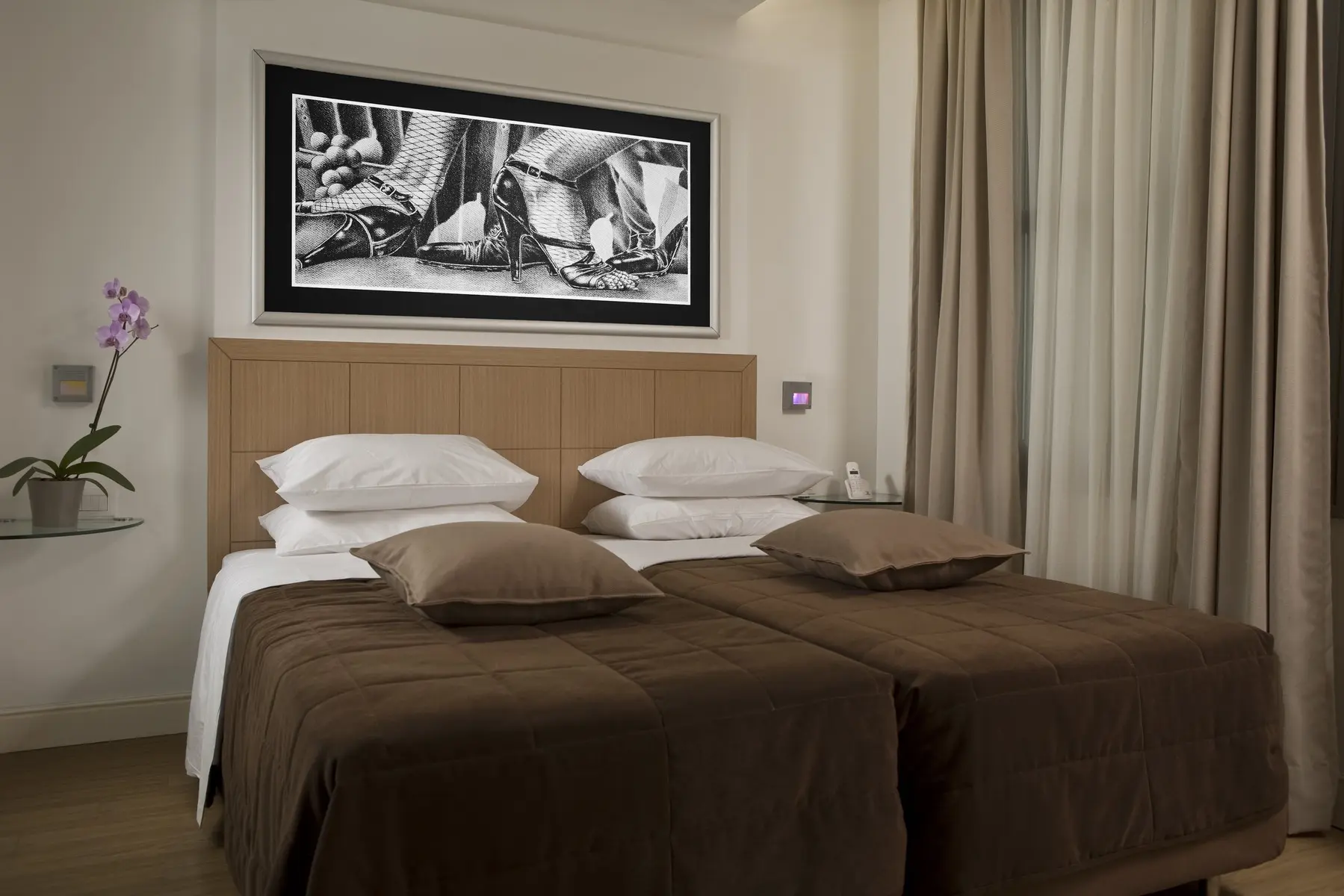 Chic Hotel — CHIC HOTEL