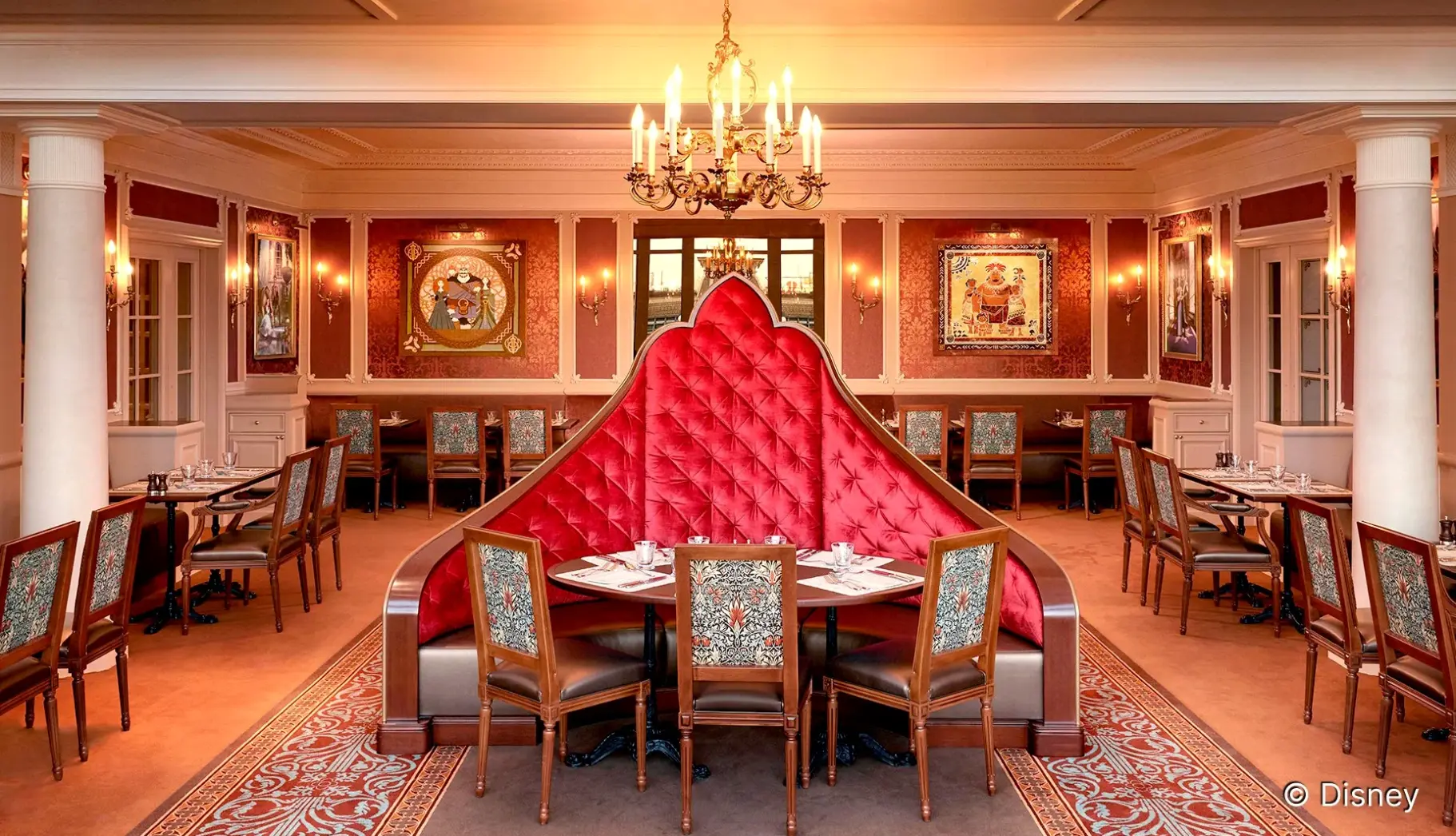 Restauracja i jedzenie w hotelu Disneyland Hotel + bilety do Disneyland Paris