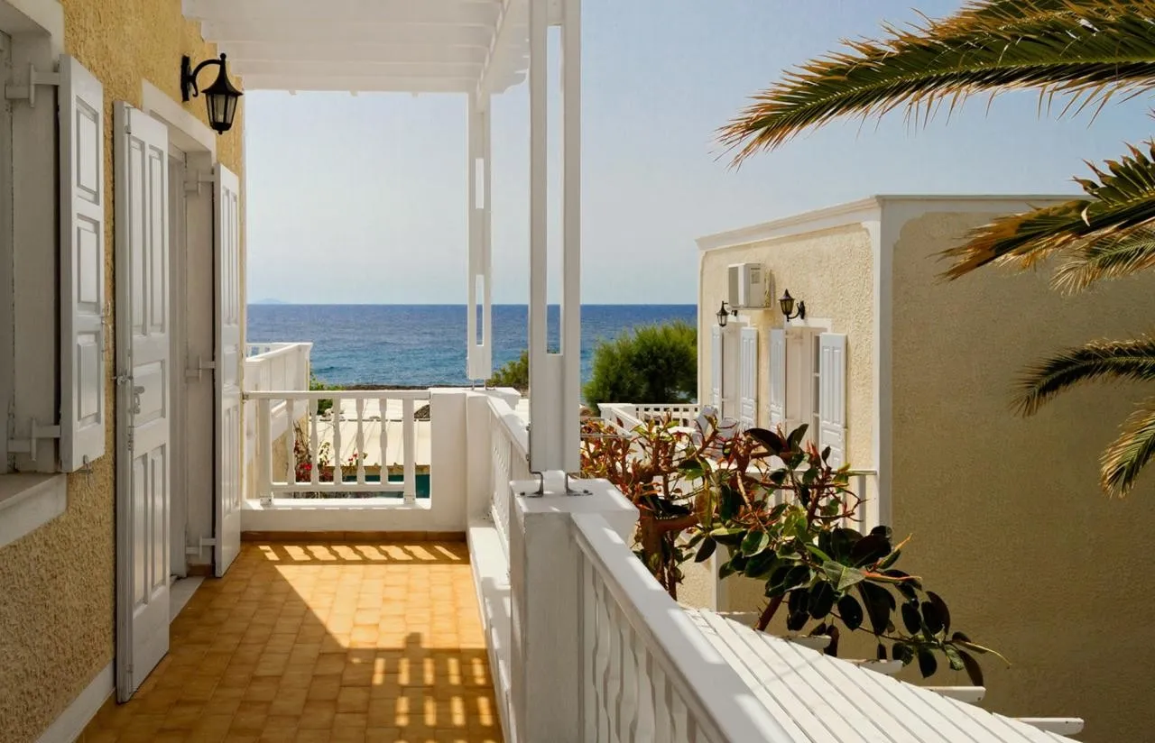 Dolphins Apartments — DOLPHINS APARTMENTS