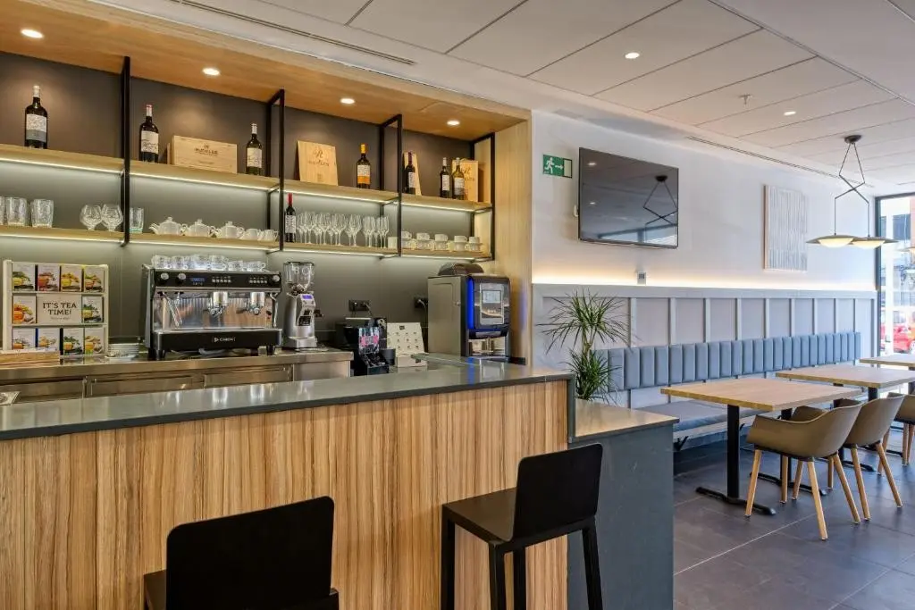 Restauracja i jedzenie w hotelu Dwo Yuste Alcala
