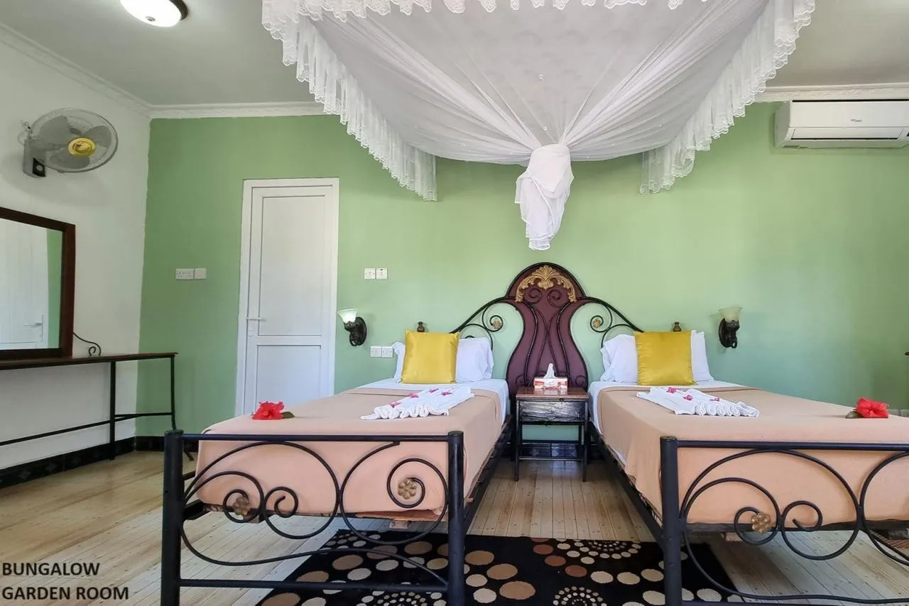 F-Zeen Boutique — F-ZEEN BOUTIQUE