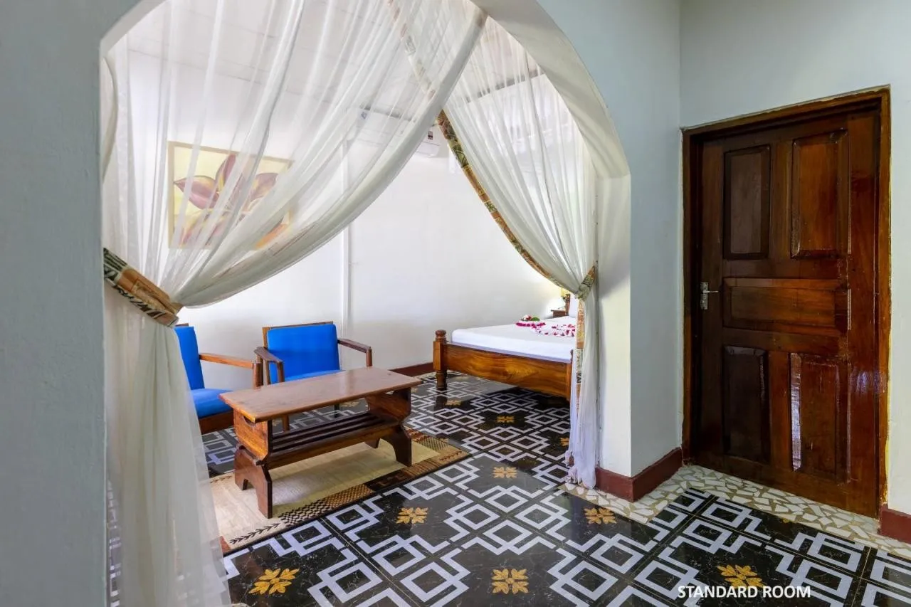 F-Zeen Boutique — F-ZEEN BOUTIQUE