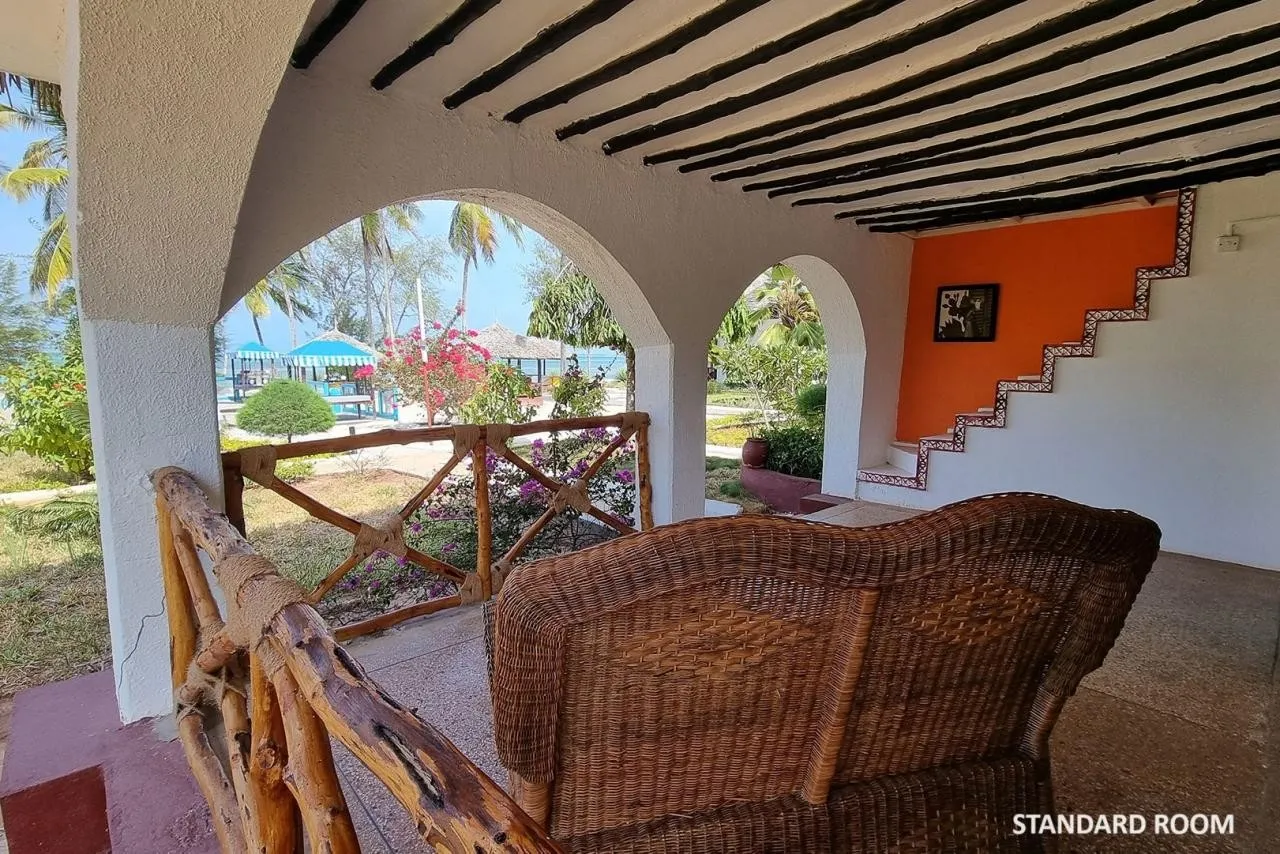 F-Zeen Boutique — F-ZEEN BOUTIQUE