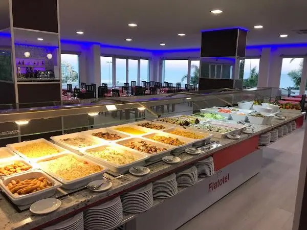 Restauracja i jedzenie w hotelu Flatotel