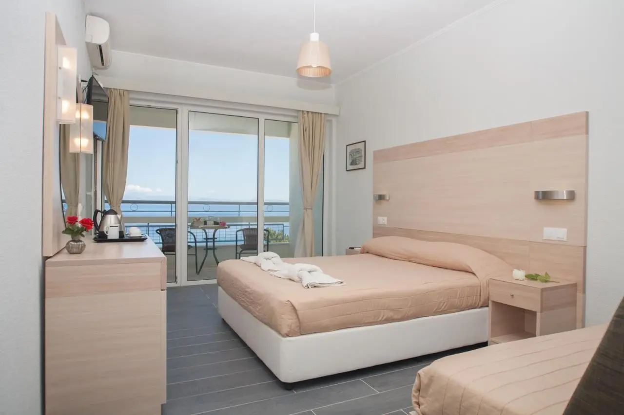 Golden Alexandros Hotel — GOLDEN ALEXANDROS HOTEL
