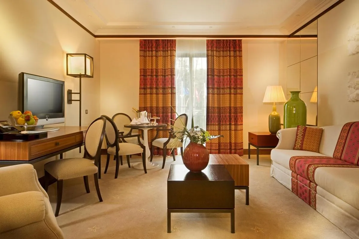 Grande Real Villa Italia — GRANDE REAL VILLA ITALIA