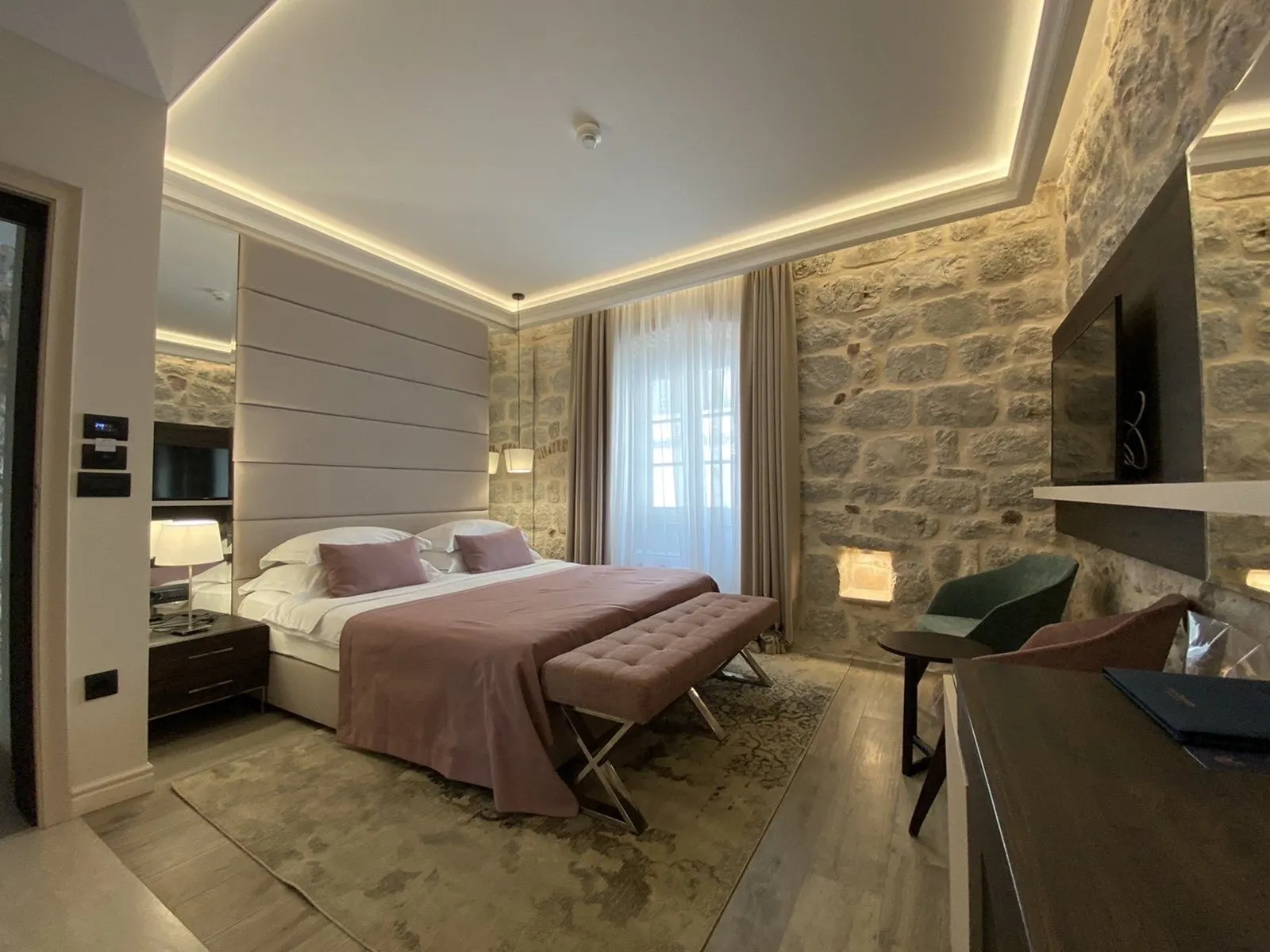 Heritage Hotel Leon Coronato — HERITAGE LEON CORONATO