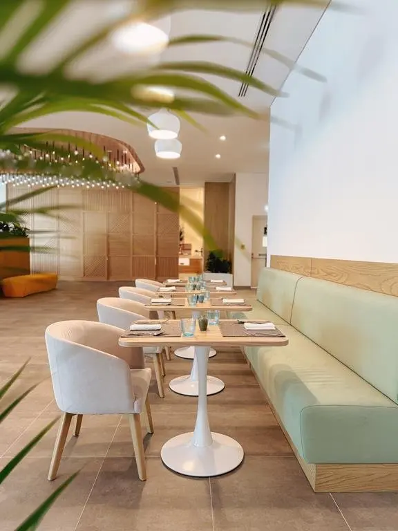 Restauracja i jedzenie w hotelu Holiday Inn Dubai Business Bay
