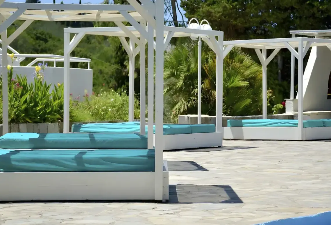Basen w hotelu Hotel Adamas Corfu