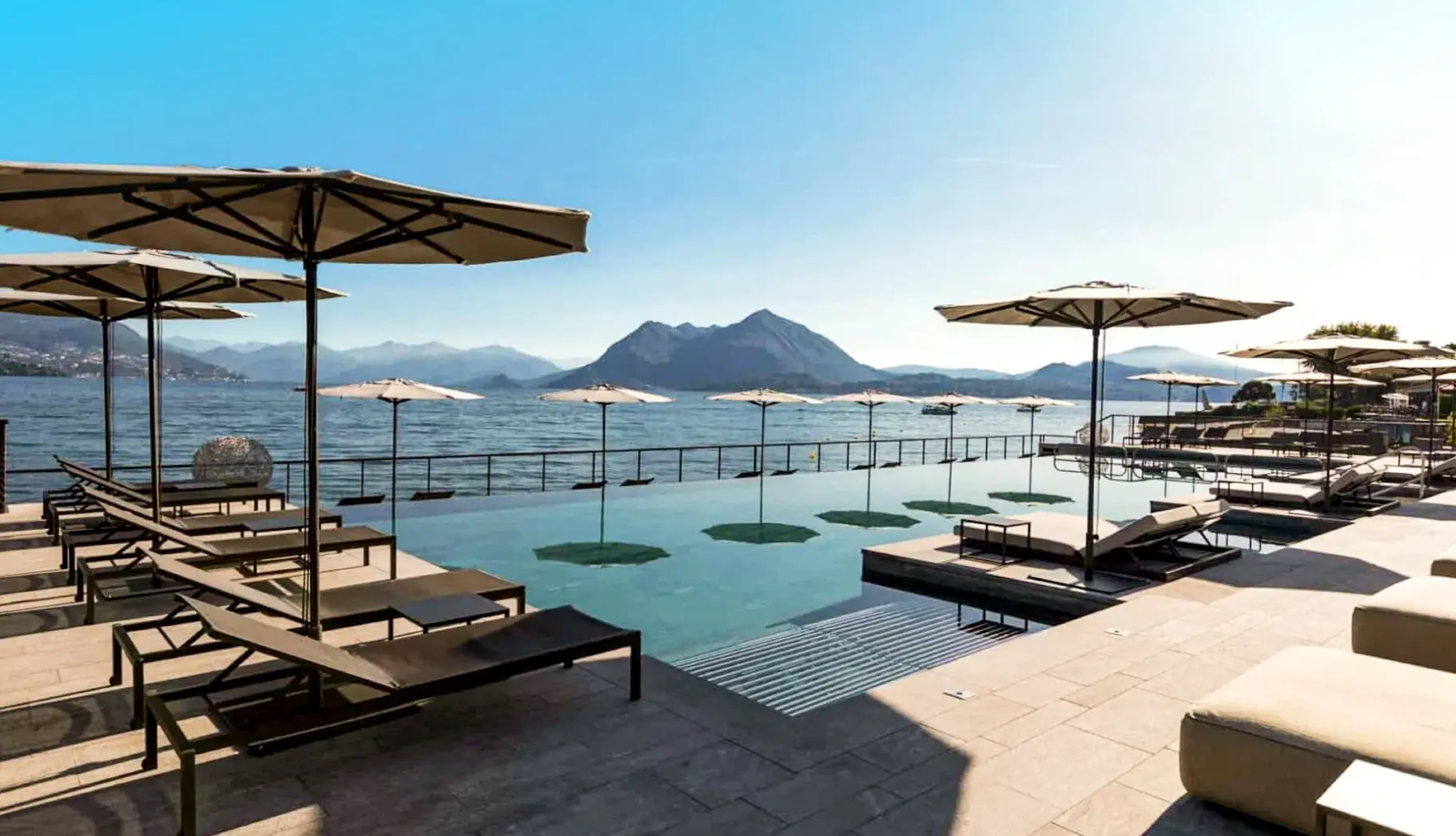Basen w hotelu Hotel La Palma