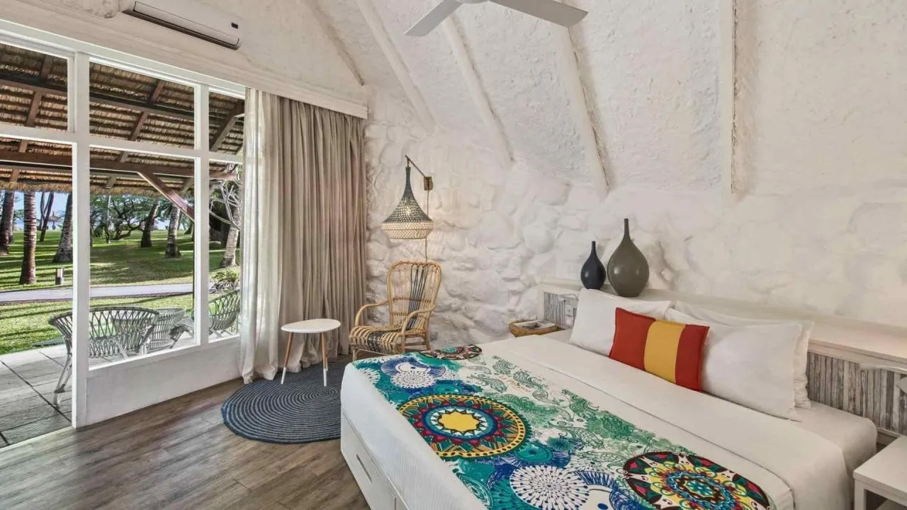 Hotel La Pirogue — LA PIROGUE