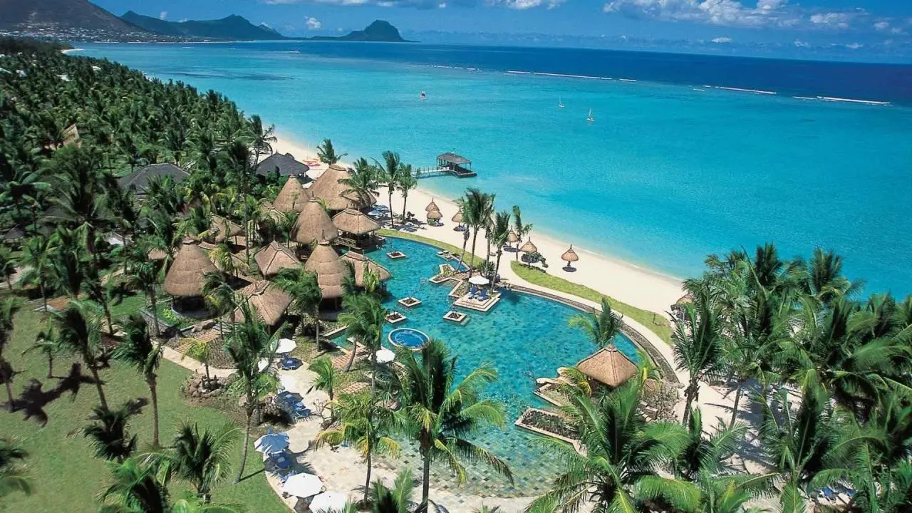 Hotel La Pirogue — LA PIROGUE