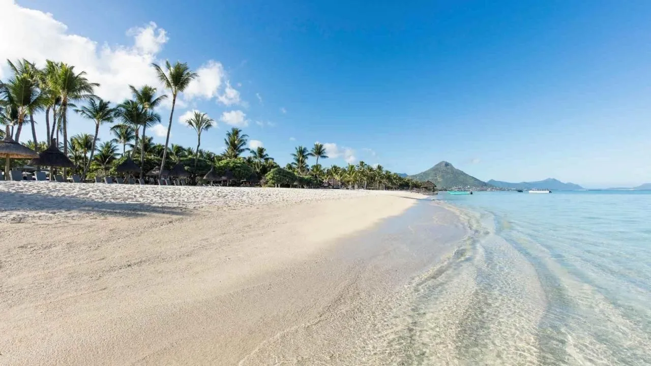 Hotel La Pirogue — LA PIROGUE