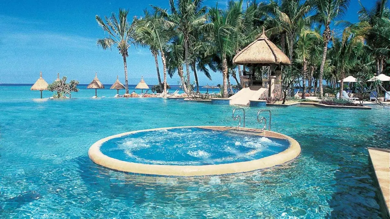 Hotel La Pirogue — LA PIROGUE