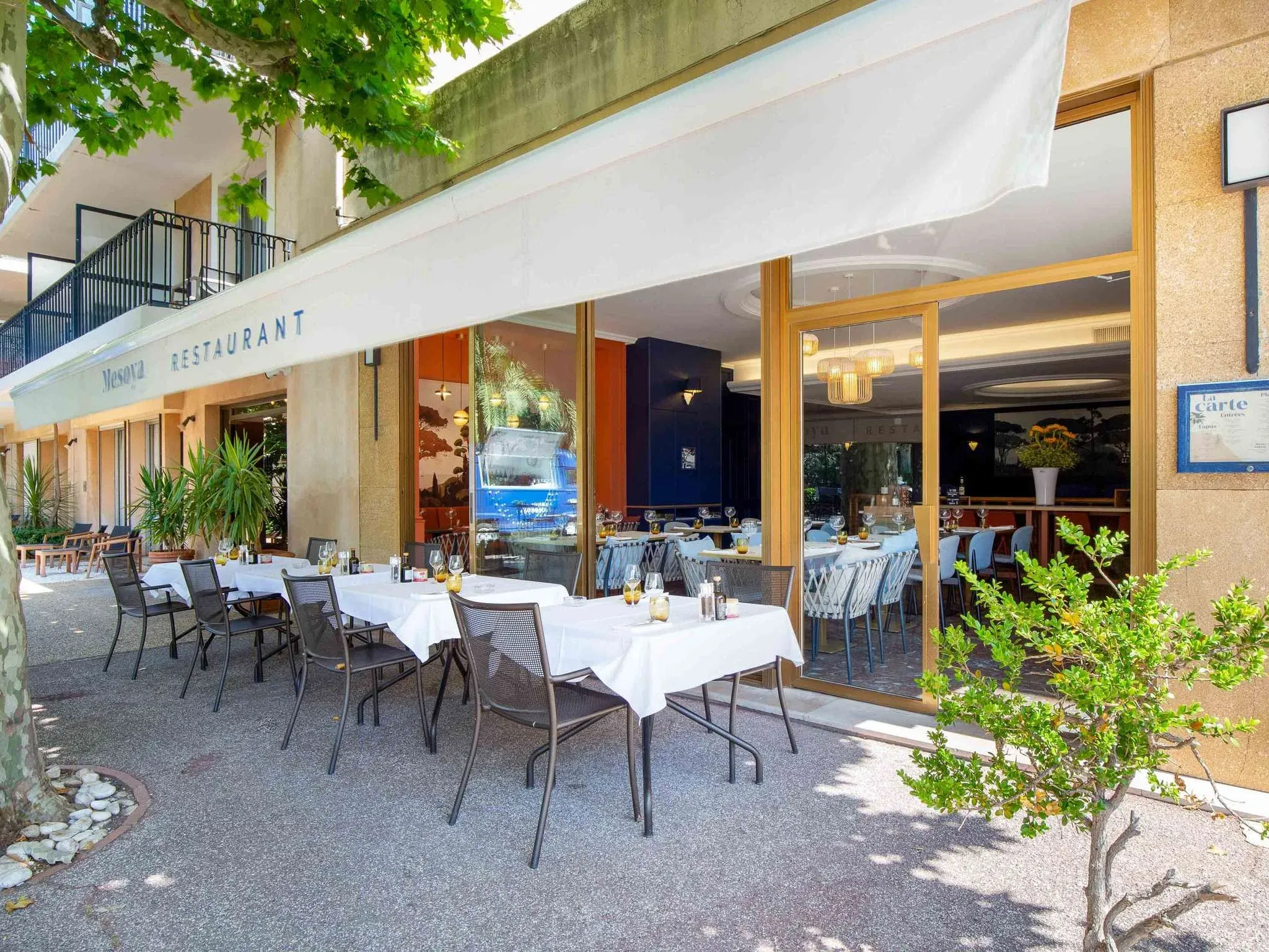 Restauracja i jedzenie w hotelu Hotel Mercure Marseille Centre Bompard La Corniche