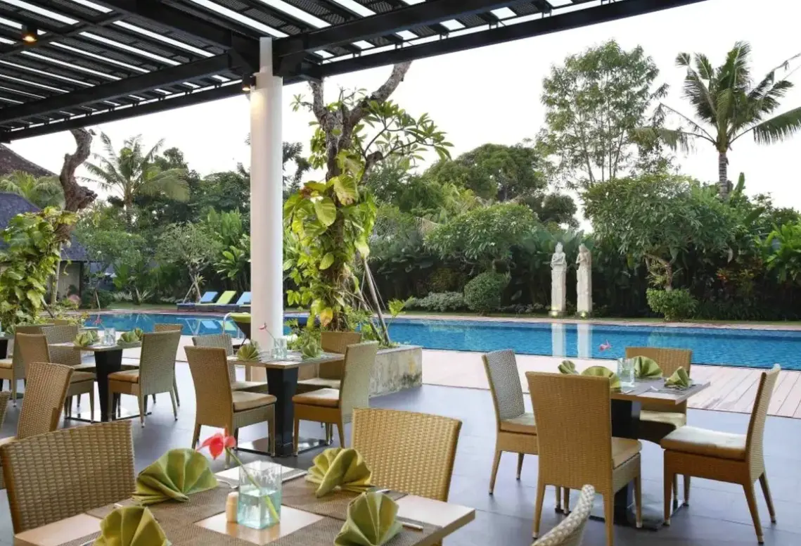 Basen w hotelu Hotel Santika Siligita Nusa Dua