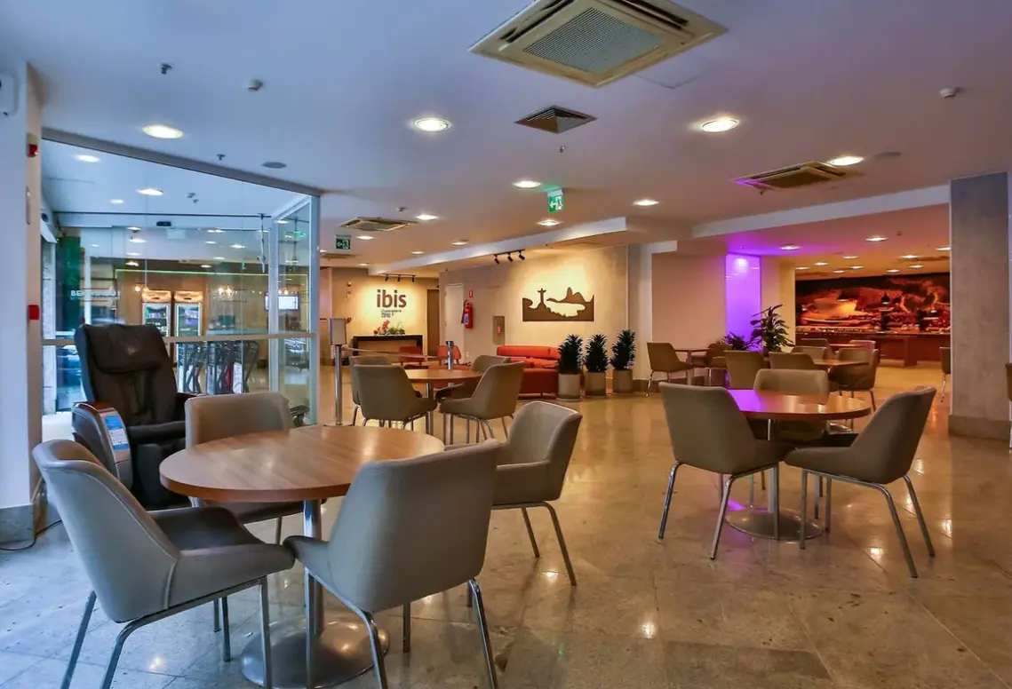 Restauracja i jedzenie w hotelu ibis Copacabana Posto 2