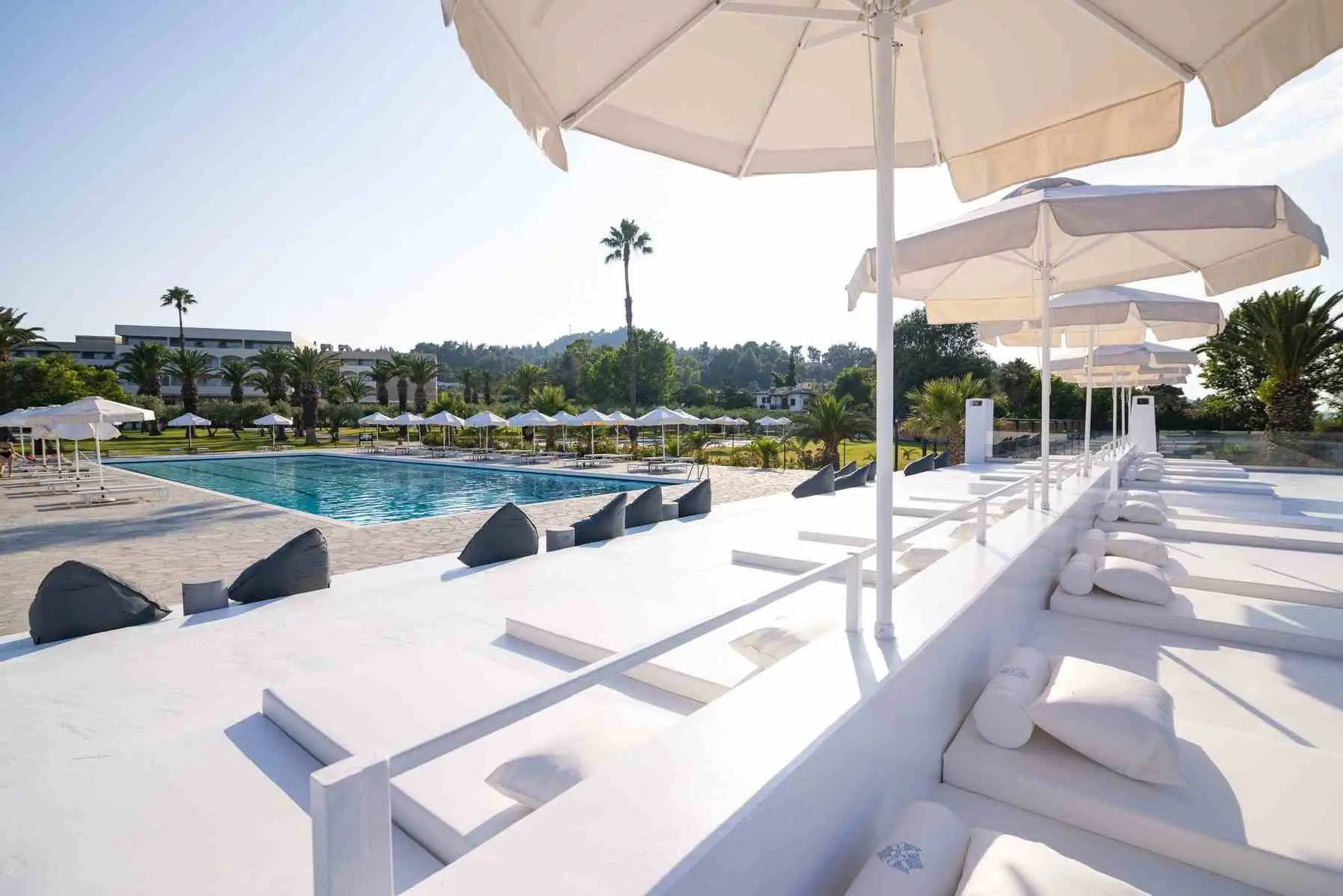 Basen w hotelu Kassandra Palace Seaside Resort