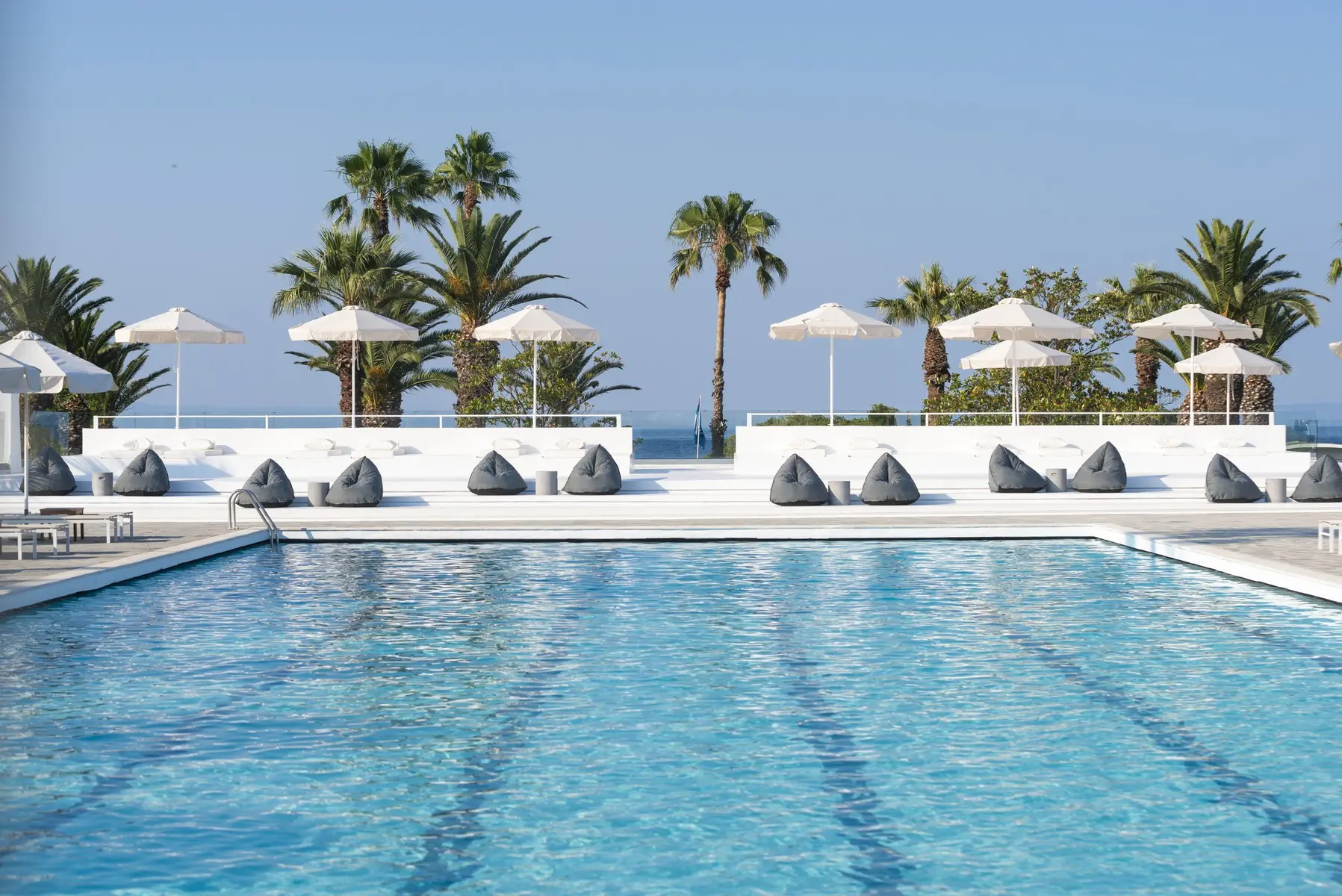 Basen w hotelu Kassandra Palace Seaside Resort
