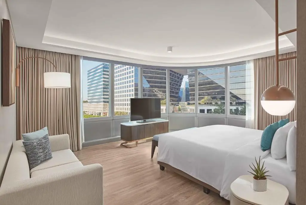 Lanson Place Moa — LANSON PLACE MOA