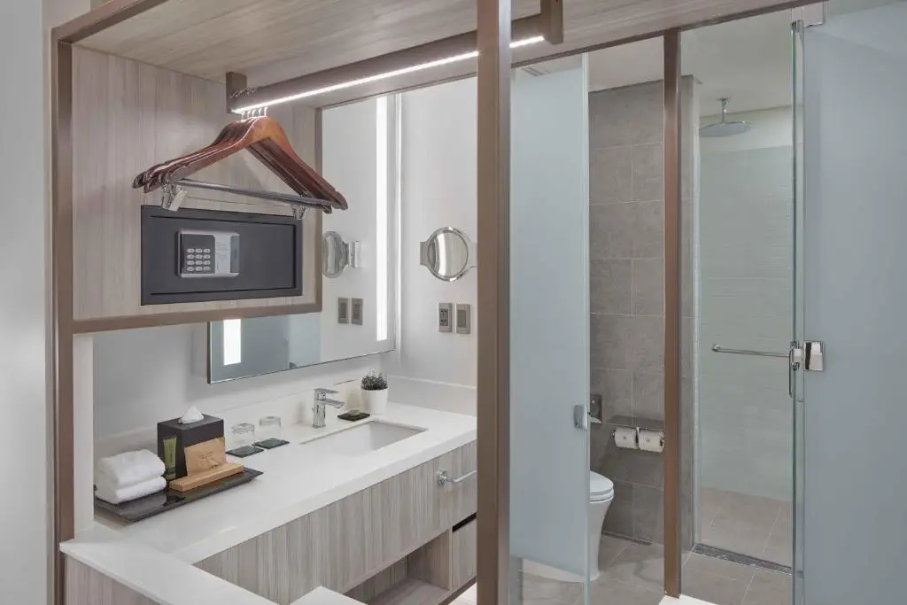 Lanson Place Moa — LANSON PLACE MOA