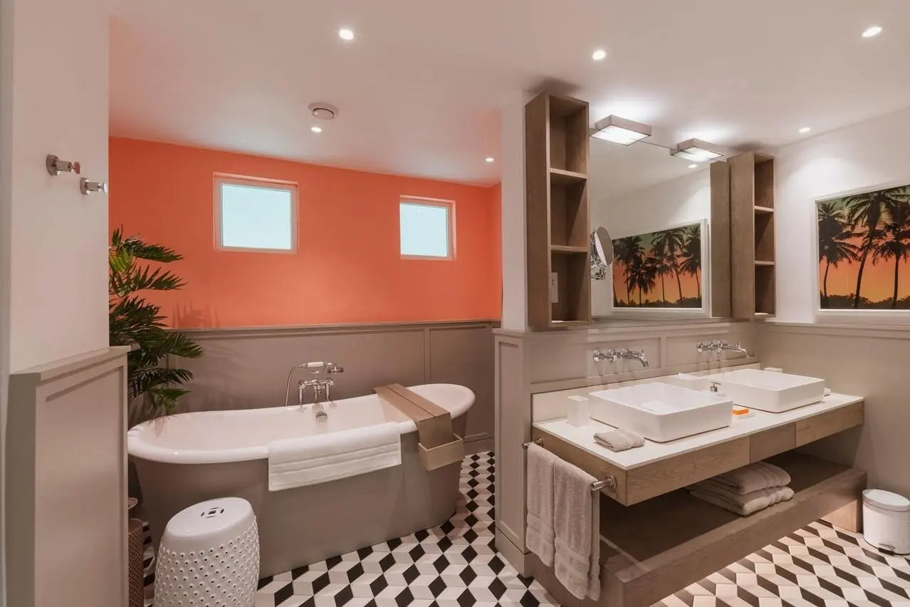 Lux Grand Gaube — LUX GRAND GAUBE