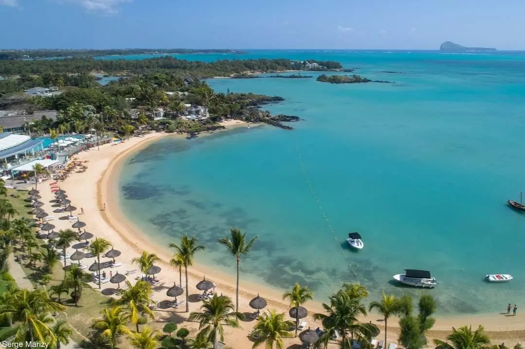 Lux Grand Gaube — LUX GRAND GAUBE