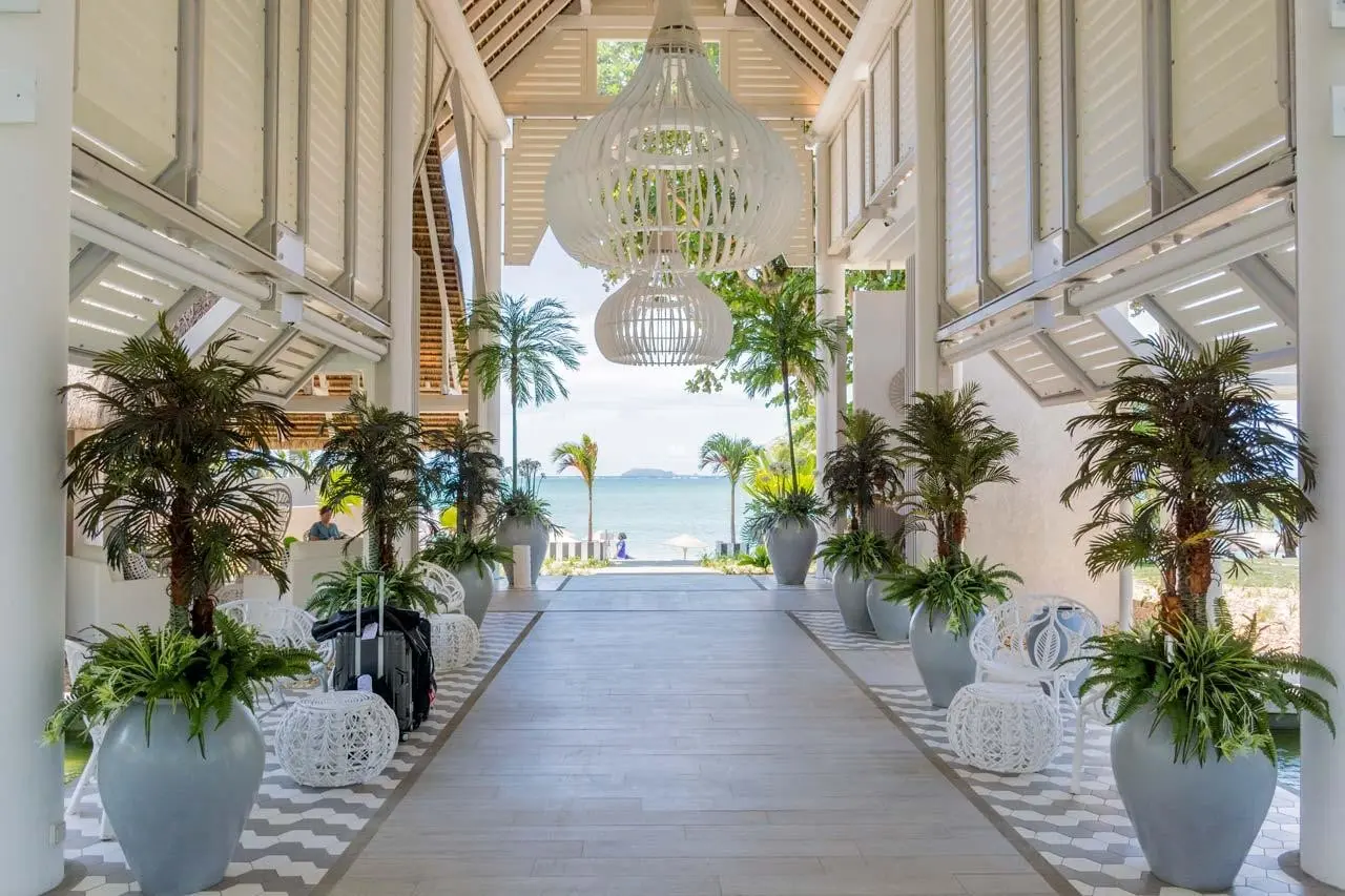 Lux Grand Gaube — LUX GRAND GAUBE