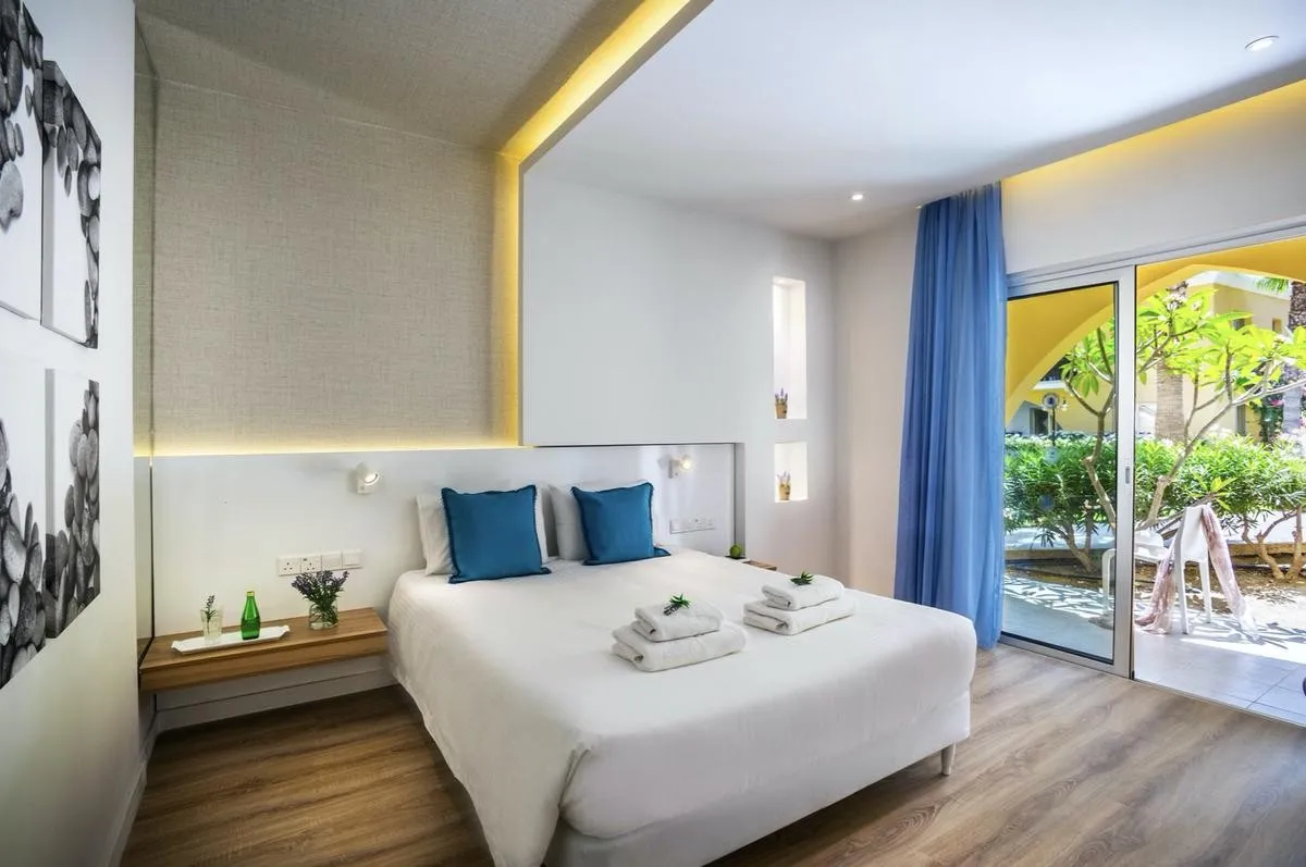 Malama Beach Holiday Village — MALAMA BEACH HOLIDAY VILLAGE