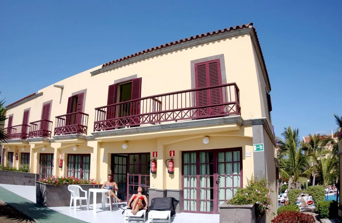 Maspalomas Oasis Club — MASPALOMAS OASIS CLUB