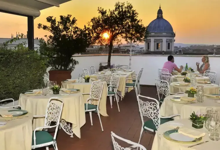 Widok z hotelu Mecenate Palace