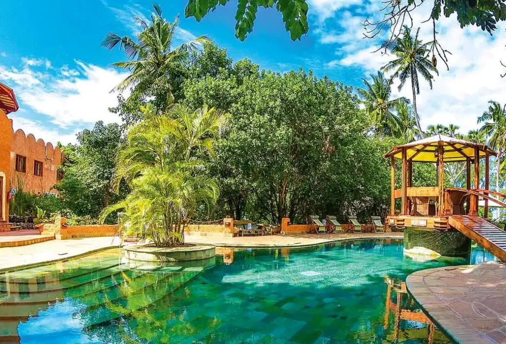 Basen w hotelu Nomad Beach Resort
