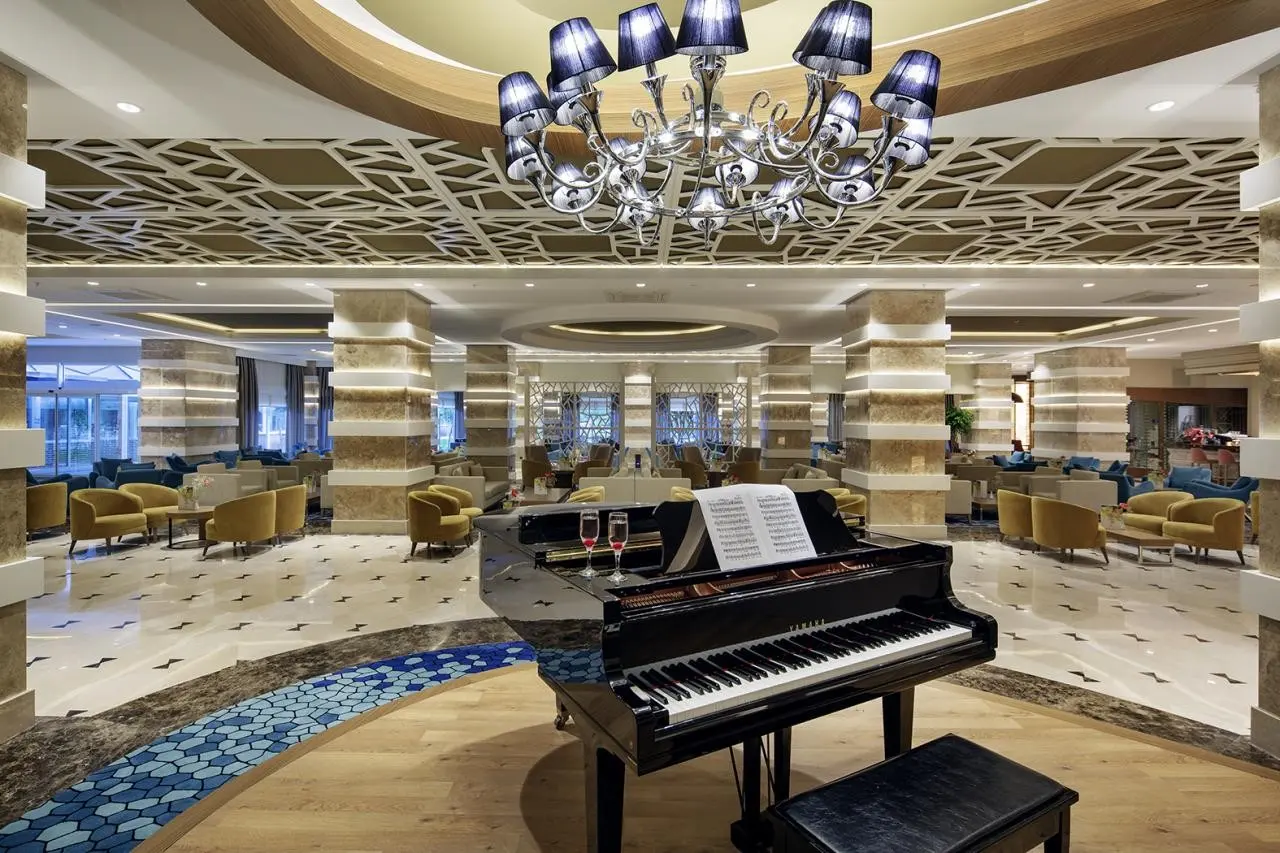 Papillon Ayscha — PAPILLON AYSCHA