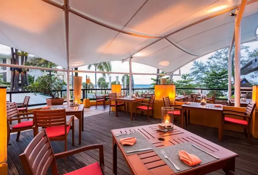 Restauracja i jedzenie w hotelu Paradox Resort Phuket