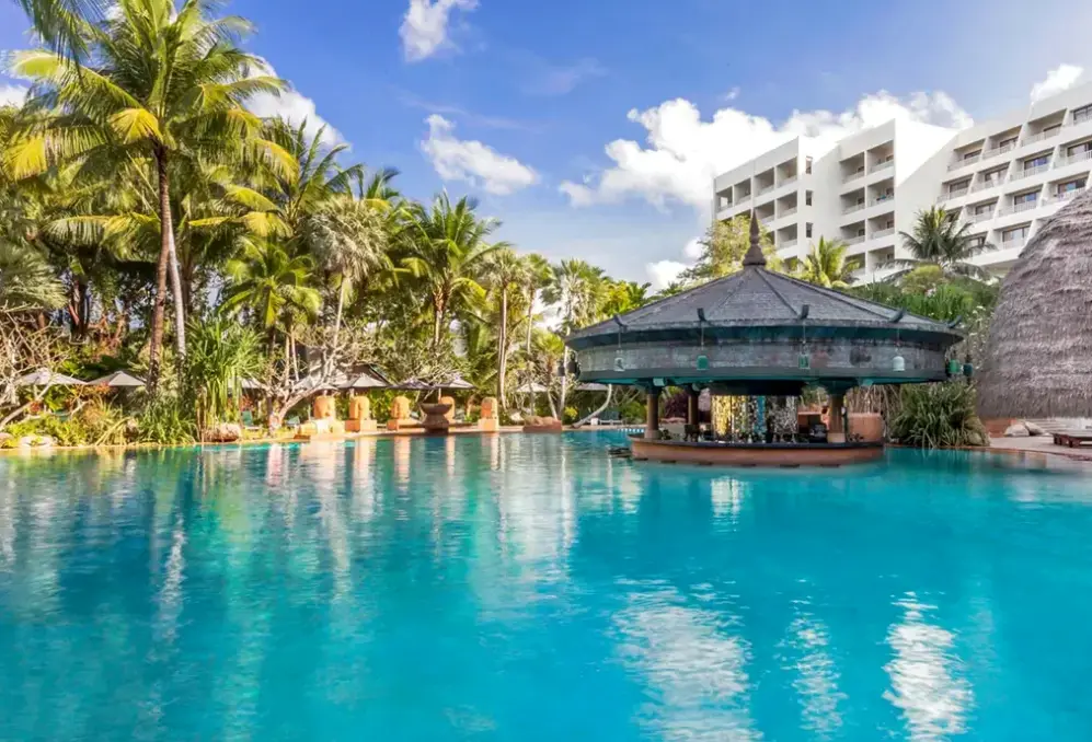 Basen w hotelu Paradox Resort Phuket