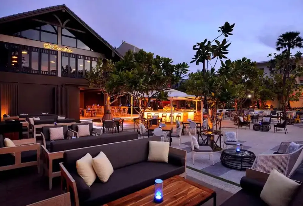 Restauracja i jedzenie w hotelu Paradox Resort Phuket