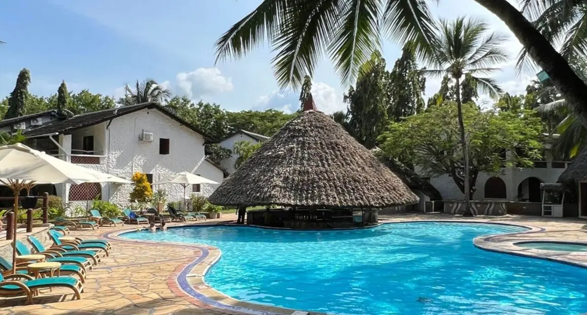 Hotel Pinewood Beach Resort And Spa