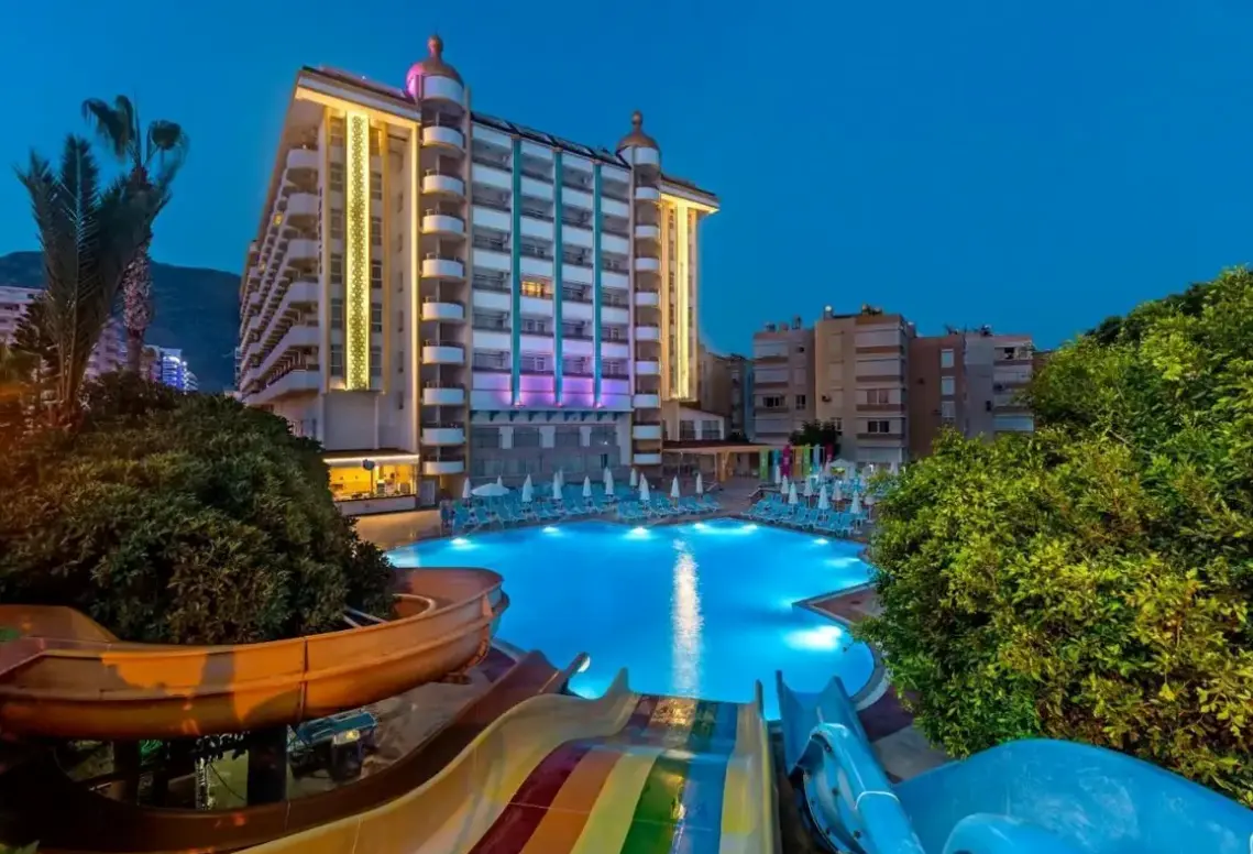 Basen w hotelu Prestige Alanya