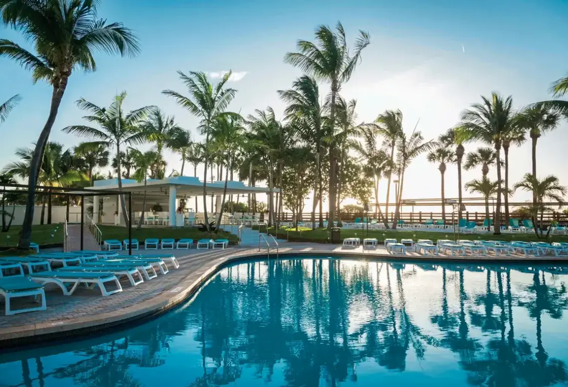Basen w hotelu Riu Plaza Miami Beach