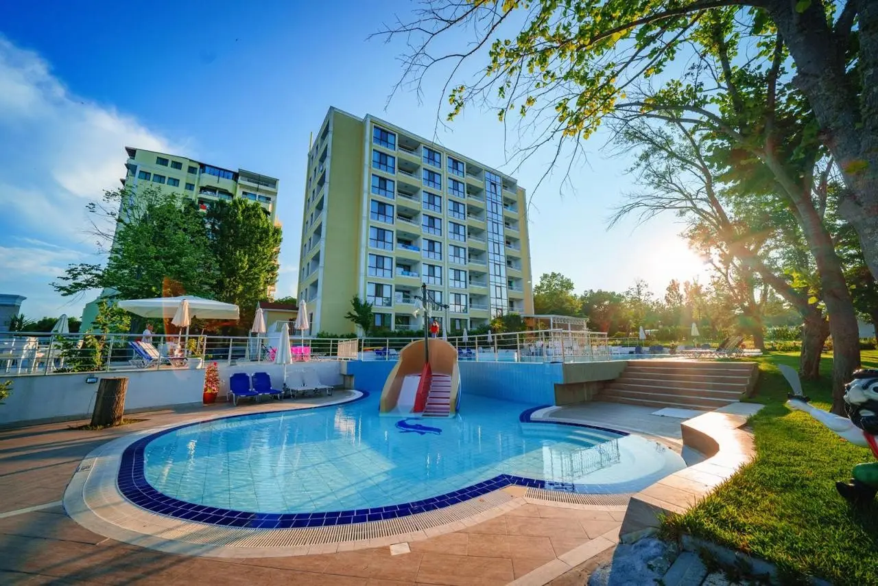 Basen w hotelu Royal Beach