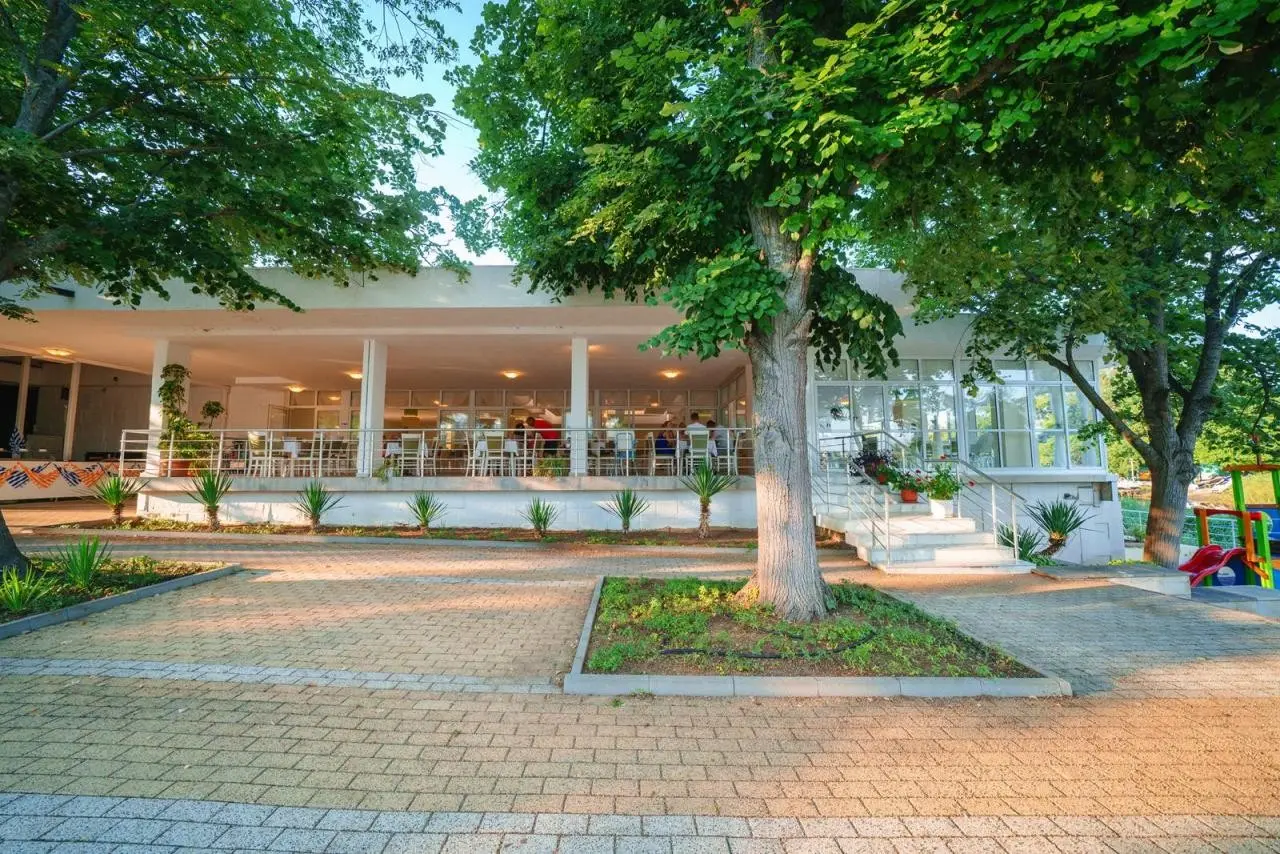 Restauracja i jedzenie w hotelu Royal Beach