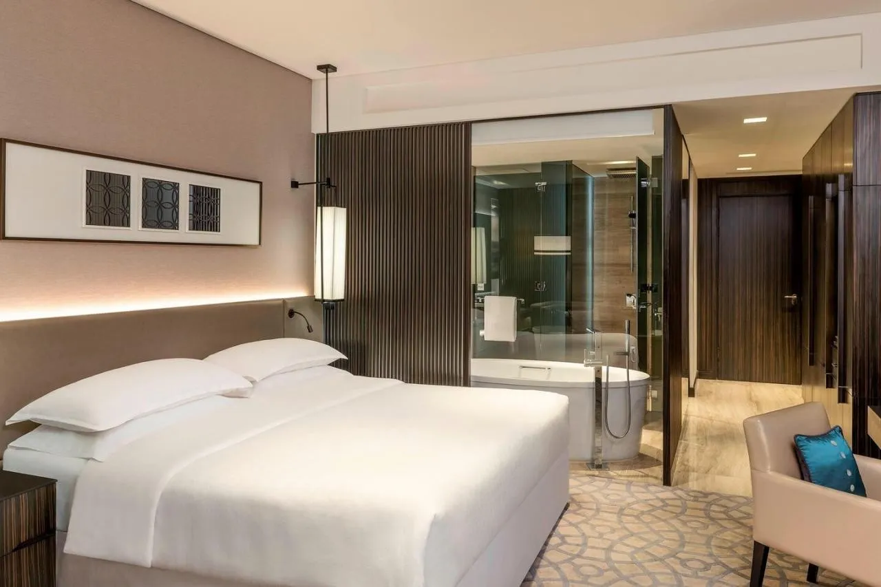 Sheraton Grand Hotel Dubai — SHERATON GRAND HOTEL DUBAI